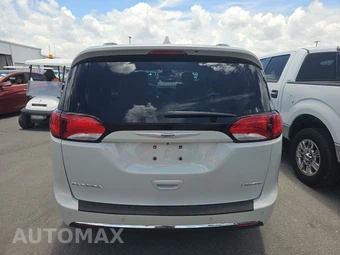 2017 Chrysler Pacifica Limited 121.6" WB – miniatura 5