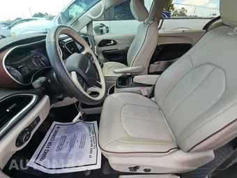 2017 Chrysler Pacifica Limited 121.6" WB – miniatura 7