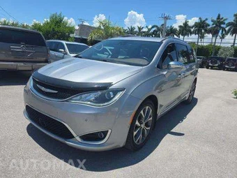 2017 Chrysler Pacifica Limited 121.6" WB
