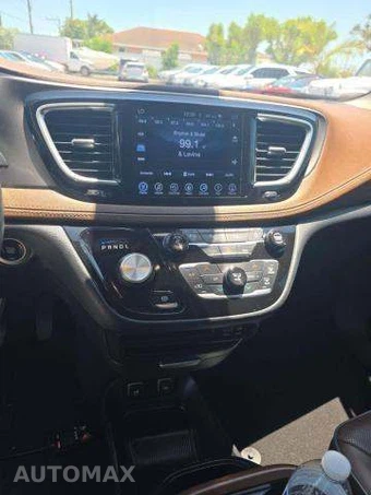 2017 Chrysler Pacifica Limited 121.6" WB – miniatura 10