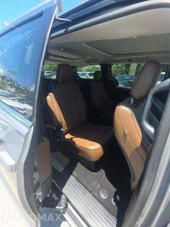 2017 Chrysler Pacifica Limited 121.6" WB – miniatura 17