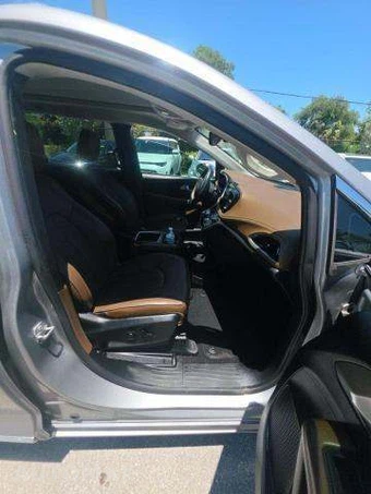 2017 Chrysler Pacifica Limited 121.6" WB – miniatura 19