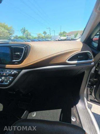 2017 Chrysler Pacifica Limited 121.6" WB – miniatura 20