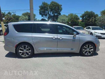 2017 Chrysler Pacifica Limited 121.6" WB – miniatura 4