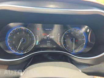 2017 Chrysler Pacifica Limited 121.6" WB – miniatura 9