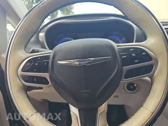 2017 Chrysler Pacifica Limited 121.6" WB - miniatura 10