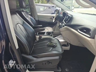 2017 Chrysler Pacifica Limited 121.6" WB - miniatura 8