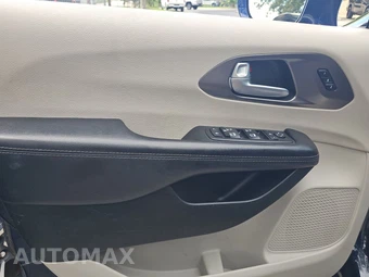 2017 Chrysler Pacifica Limited 121.6" WB - miniatura 9