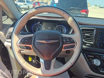 2017 Chrysler Pacifica Limited 121.6" WB – miniatura 10