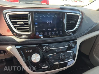2017 Chrysler Pacifica Limited 121.6" WB – miniatura 11