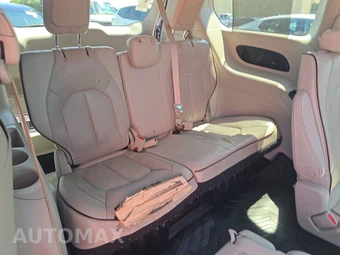 2017 Chrysler Pacifica Limited 121.6" WB – miniatura 14
