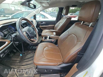 2017 Chrysler Pacifica Limited 121.6" WB – miniatura 7