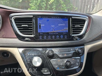 2017 Chrysler Pacifica Limited 121.6" WB – miniatura 10
