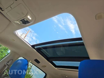 2017 Chrysler Pacifica Limited 121.6" WB – miniatura 11