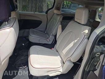 2017 Chrysler Pacifica Limited 121.6" WB – miniatura 13