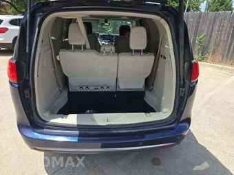 2017 Chrysler Pacifica Limited 121.6" WB – miniatura 15