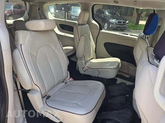 2017 Chrysler Pacifica Limited 121.6" WB – miniatura 17