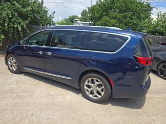 2017 Chrysler Pacifica Limited 121.6" WB – miniatura 2