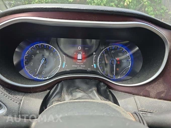 2017 Chrysler Pacifica Limited 121.6" WB – miniatura 9
