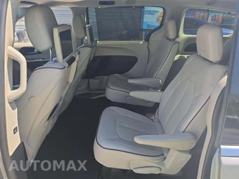 2017 Chrysler Pacifica Limited 121.6" WB – miniatura 13