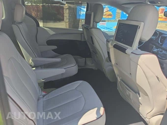 2017 Chrysler Pacifica Limited 121.6" WB – miniatura 17