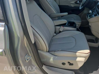 2017 Chrysler Pacifica Limited 121.6" WB – miniatura 19