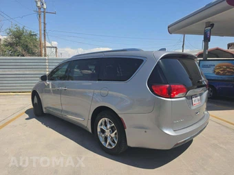 2017 Chrysler Pacifica Limited 121.6" WB – miniatura 2