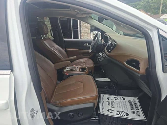 2017 Chrysler Pacifica Limited 121.6" WB – miniatura 16