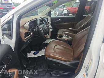 2017 Chrysler Pacifica Limited 121.6" WB – miniatura 3