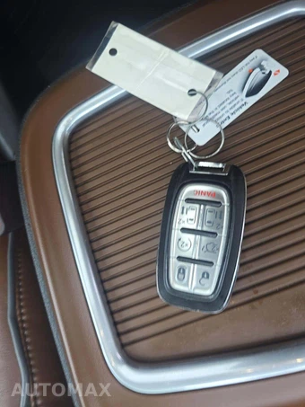 2017 Chrysler Pacifica Limited 121.6" WB – miniatura 5