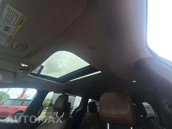 2017 Chrysler Pacifica Limited 121.6" WB – miniatura 8