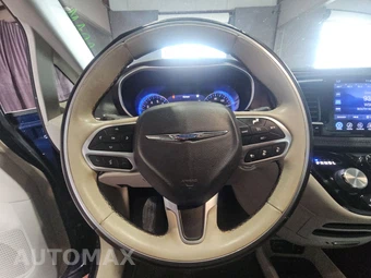 2017 Chrysler Pacifica Limited 121.6" WB – miniatura 10