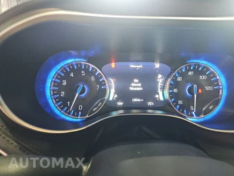 2017 Chrysler Pacifica Limited 121.6" WB – miniatura 12