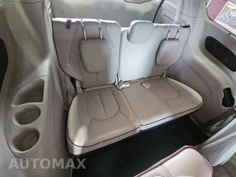 2017 Chrysler Pacifica Limited 121.6" WB – miniatura 14