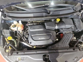 2017 Chrysler Pacifica Limited 121.6" WB – miniatura 16