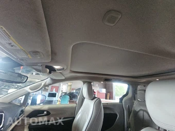 2017 Chrysler Pacifica Limited 121.6" WB – miniatura 18