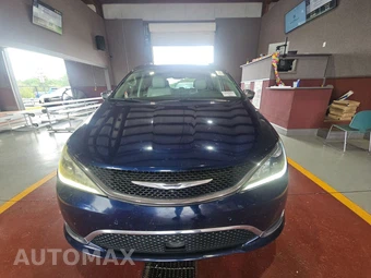 2017 Chrysler Pacifica Limited 121.6" WB – miniatura 2