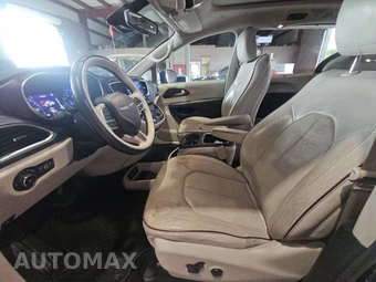 2017 Chrysler Pacifica Limited 121.6" WB – miniatura 7