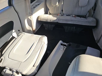 2017 Chrysler Pacifica LX 121.6" WB – miniatura 13