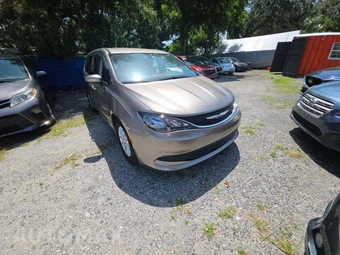 2017 Chrysler Pacifica LX 121.6" WB - miniatura 4
