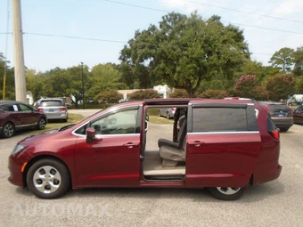2017 Chrysler Pacifica LX 121.6" WB - miniatura 3