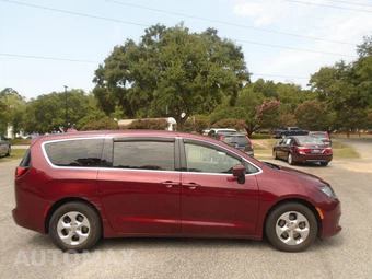 2017 Chrysler Pacifica LX 121.6" WB - miniatura 6