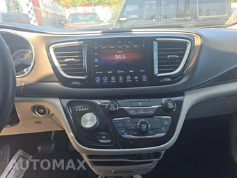 2017 Chrysler Pacifica Touring 121.6" WB – miniatura 10