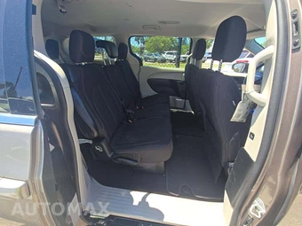2017 Chrysler Pacifica Touring 121.6" WB – miniatura 17