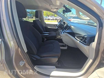 2017 Chrysler Pacifica Touring 121.6" WB – miniatura 19