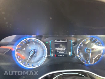 2017 Chrysler Pacifica Touring 121.6" WB - miniatura 12