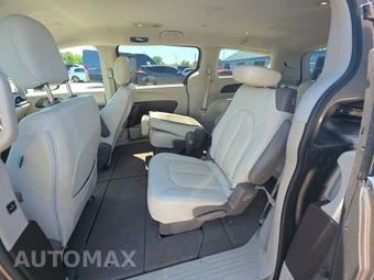 2017 Chrysler Pacifica Touring 121.6" WB - miniatura 13