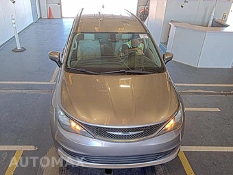 2017 Chrysler Pacifica Touring 121.6" WB - miniatura 2