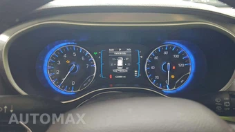 2017 Chrysler Pacifica Touring 121.6" WB - miniatura 31