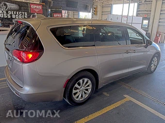 2017 Chrysler Pacifica Touring 121.6" WB - miniatura 4